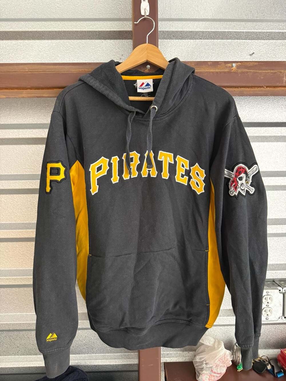 Pittsburgh Pirates Majestic MLB Captain Hooded Sweatshirt